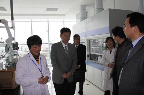 青島市委統(tǒng)戰(zhàn)部常務(wù)副部長(zhǎng)胡義瑛來(lái)公司視察工作