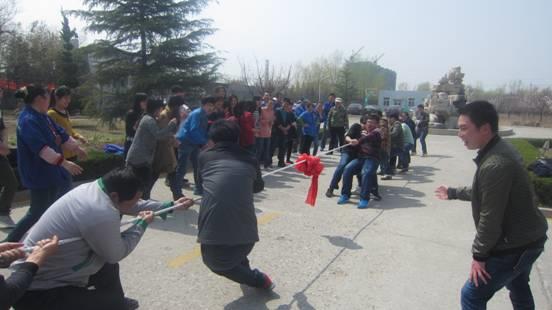 奧迪斯工廠(chǎng)舉行拔河比賽