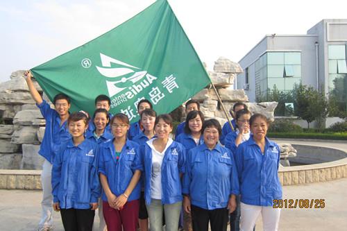 同住地球村 共愛一個家——海利爾義工團公益環(huán)?；顒蛹o實